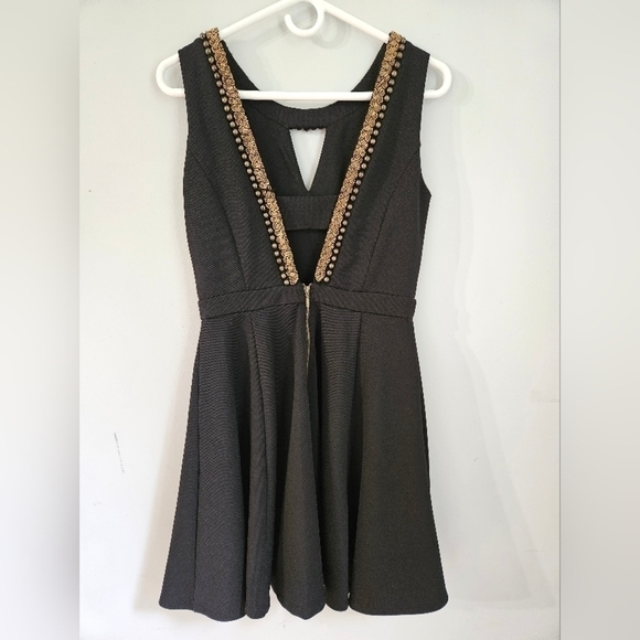 XOXO beaded keyhole swing dress - Picture 4 of 7
